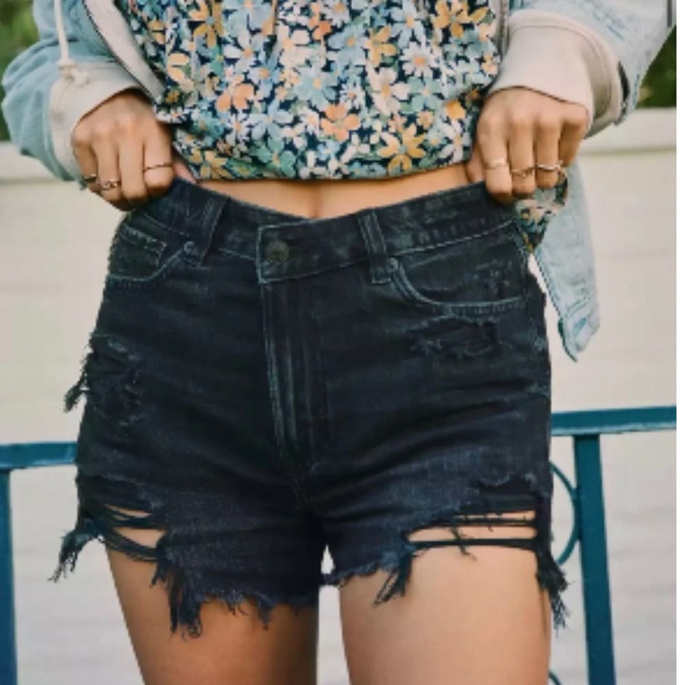 American Eagle Crossover Black Denim Mom Short